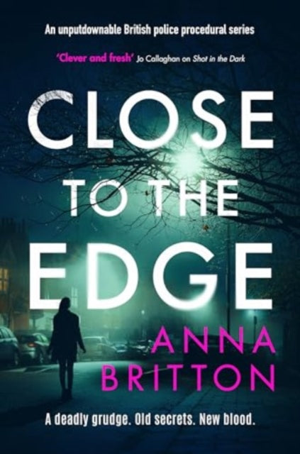 Close to the Edge : An unputdownable British police procedural series-'9781804365267